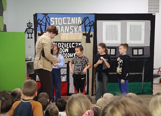 Podróż do czasów PRL – „Historia Wiktorii i Franka” grafika
